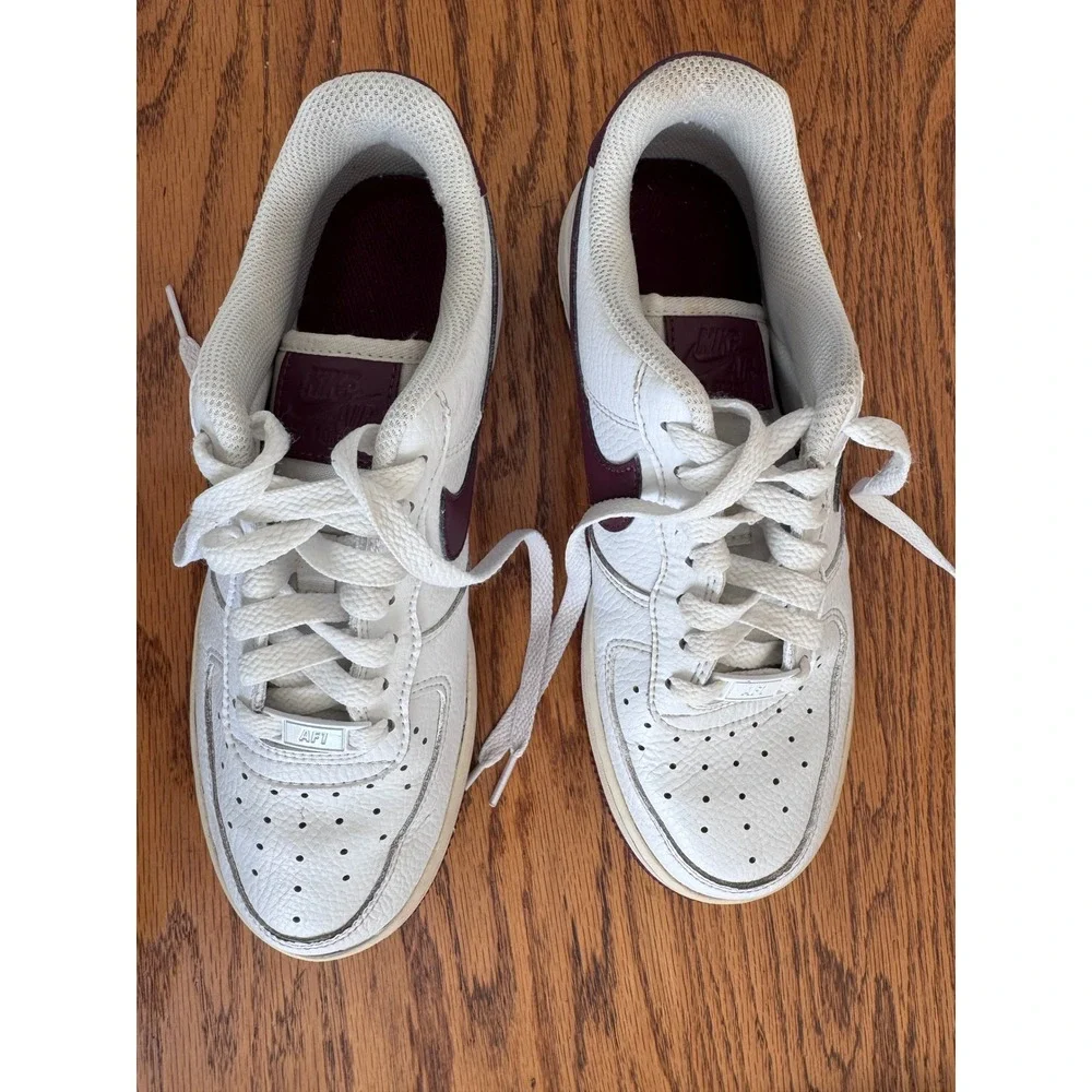 Nike‎ Air Force 1 Low White Burgundy Leather Sneakers Womens Size 7